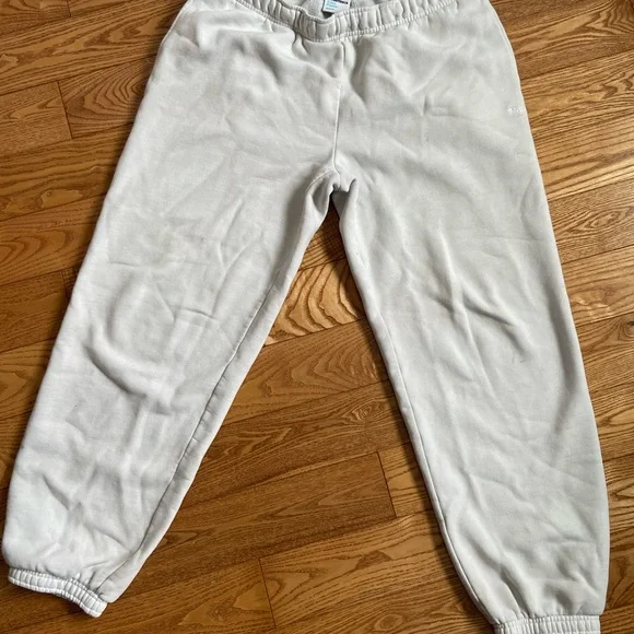 Aritzia sweat fleece cozy sweater and pants combo - Picture 4 of 10